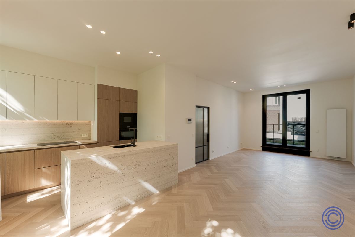 Exclusief appartement met zonneterras nabij de geliefde Marnixplaats