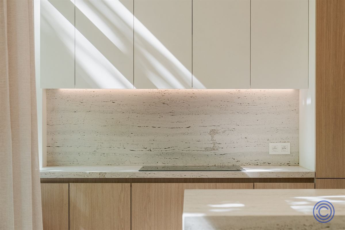 Stylish living near Marnixplaats – luxuriously renovated apartment with a terrace