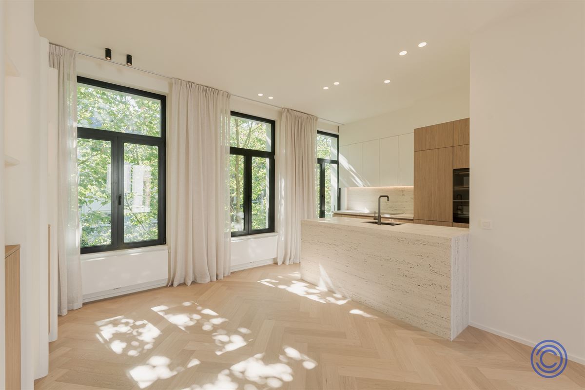 Exclusief appartement met zonneterras nabij de geliefde Marnixplaats