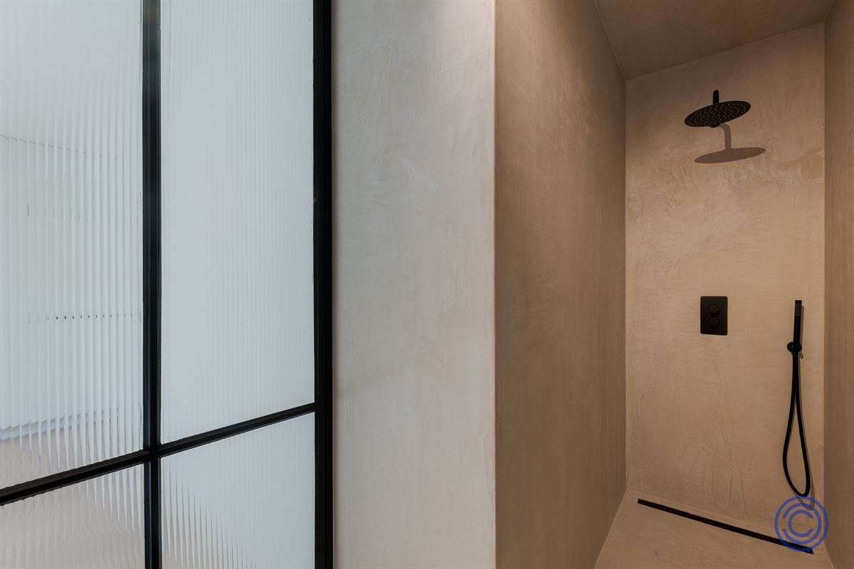 Appartement de prestige avec terrasse ensoleillée à proximité de la très prisée Marnixplaats
