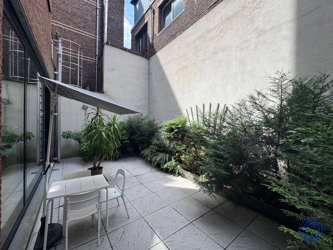 Instapklare commerciële ruimte op toplocatie aan het Eilandje met ruime privatieve tuin.