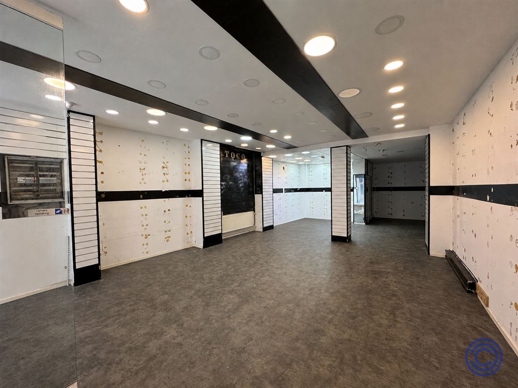 Handelspand ca. 170m² met grote etalage en onderkeldering!