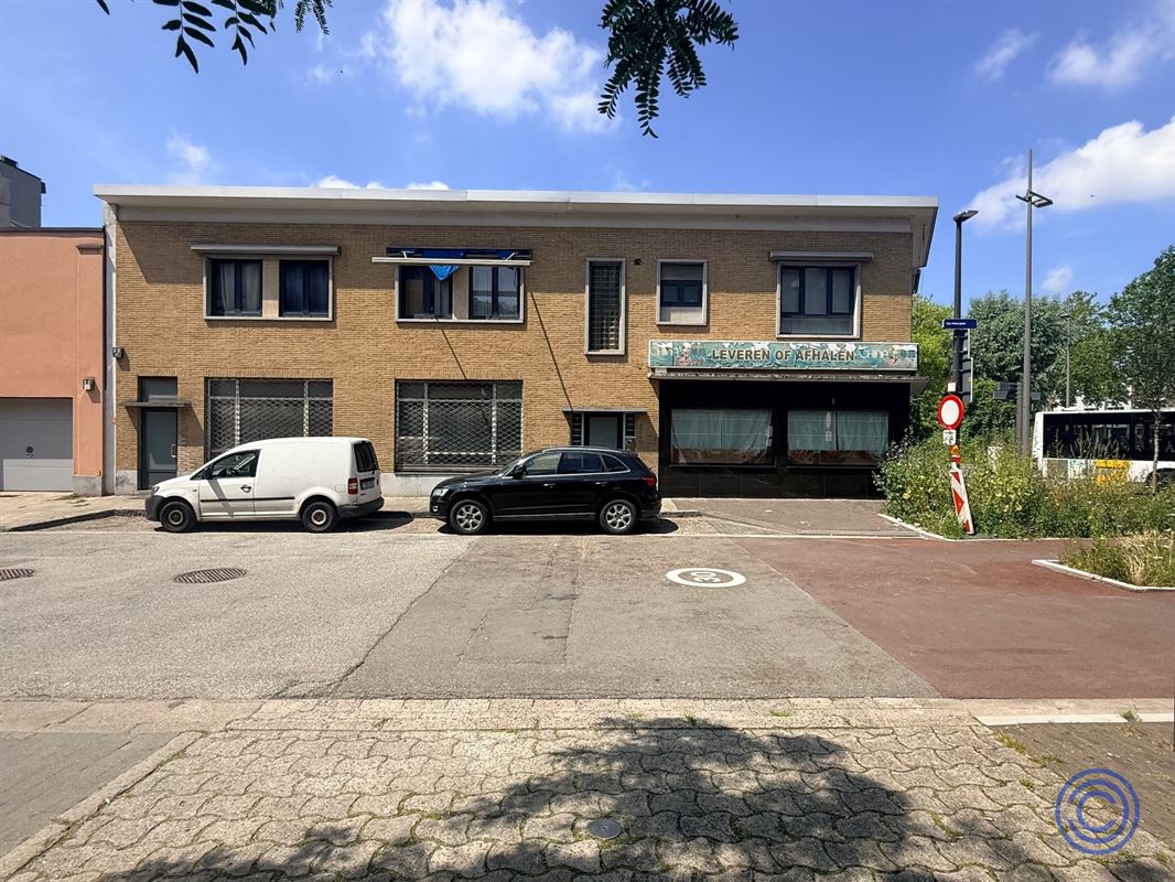 Project property with enormous potential for new construction!