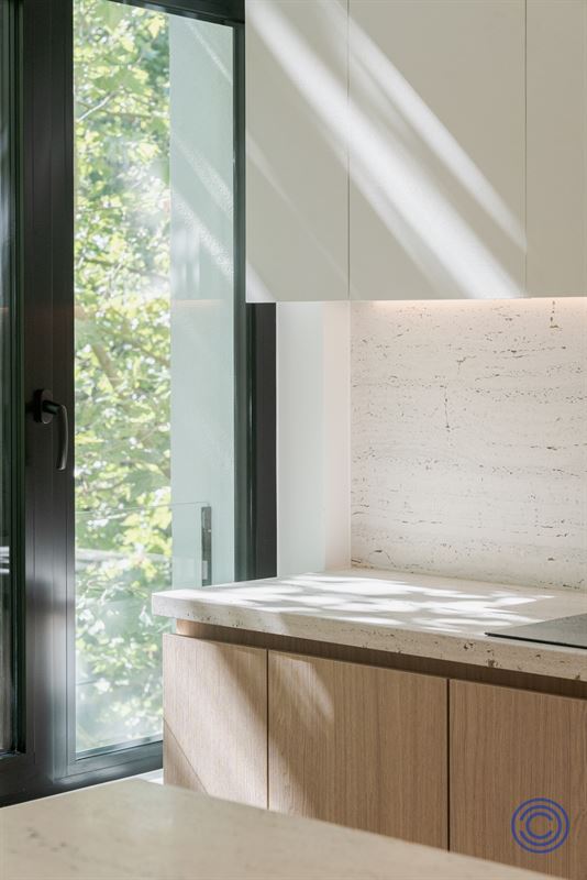 Exclusief appartement met zonneterras nabij de geliefde Marnixplaats