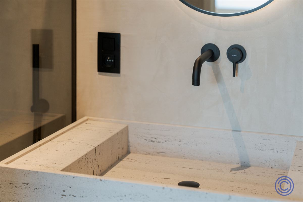 Exclusief appartement met zonneterras nabij de geliefde Marnixplaats