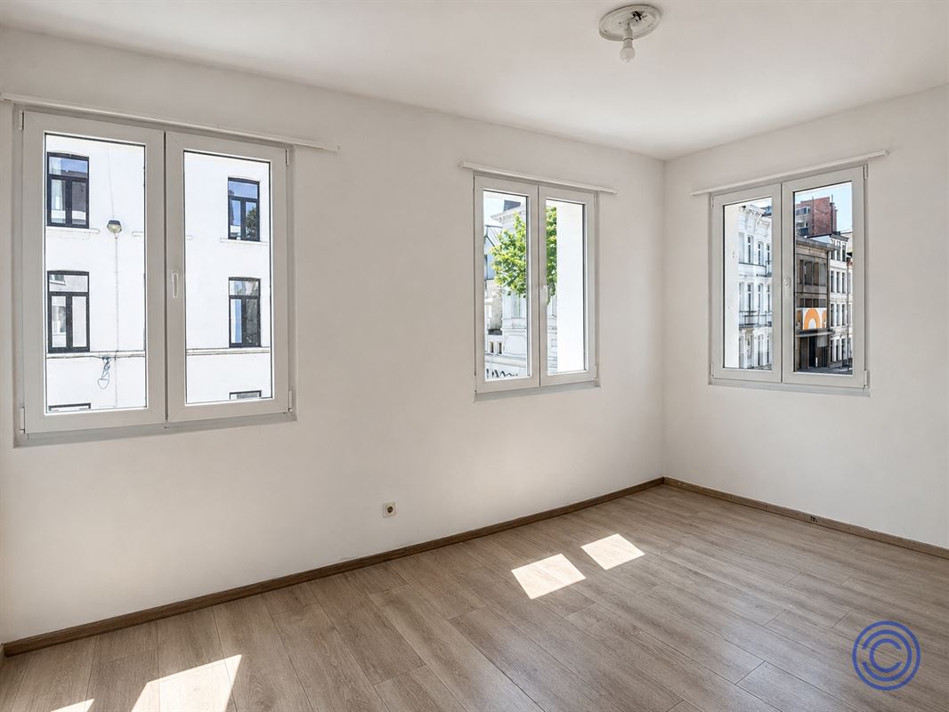 Licht op te frissen 1-slpk appartement in centrum Antwerpen!