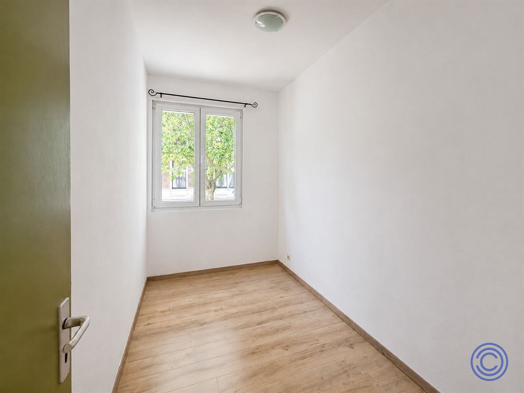 Licht op te frissen 1-slpk appartement in centrum Antwerpen!