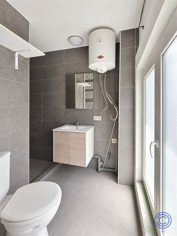 Licht op te frissen 1-slpk appartement in centrum Antwerpen!