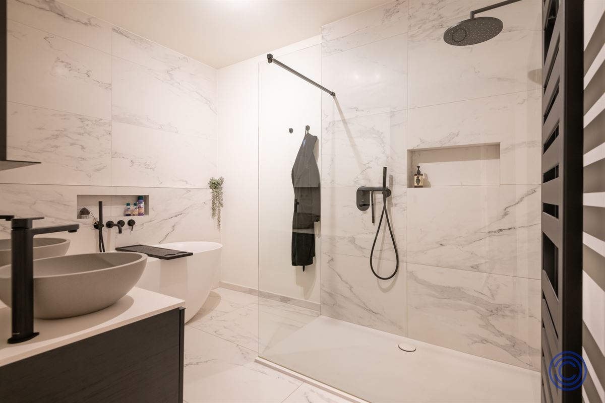 Luxuriously finished 3-bedroom BEN apartment with a terrace!