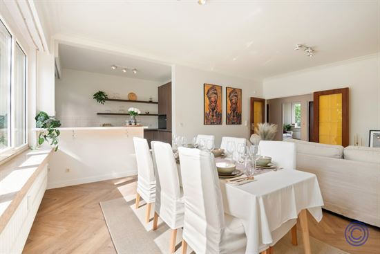 Fully renovated 2-bedroom apartment with a cozy garden!