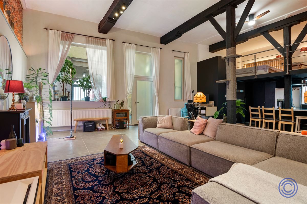 Loft in a beautiful medieval building with a small terrace!
