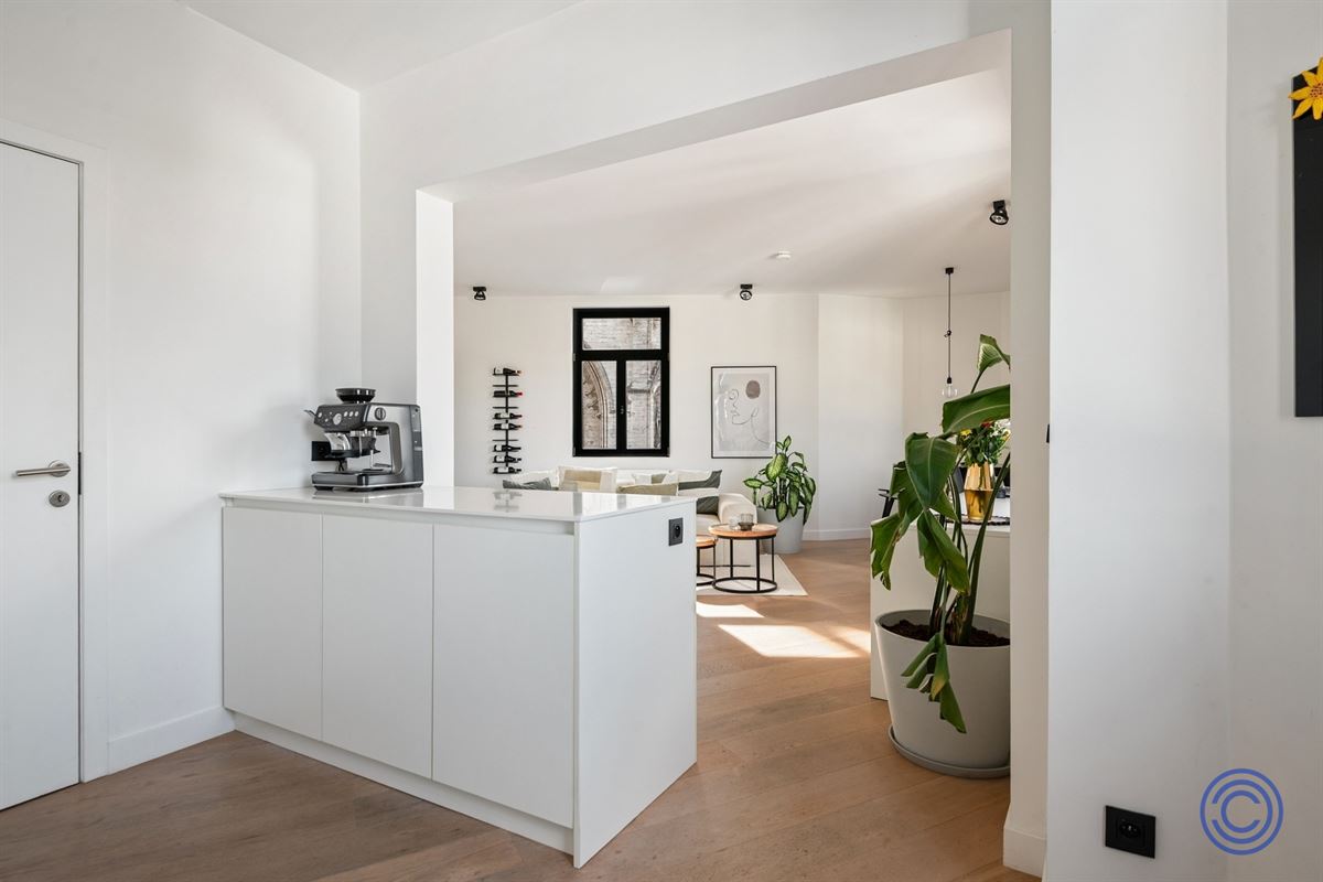 Lichtrijk, instapklaar hoekappartement met UNIEK ZICHT op de stad!