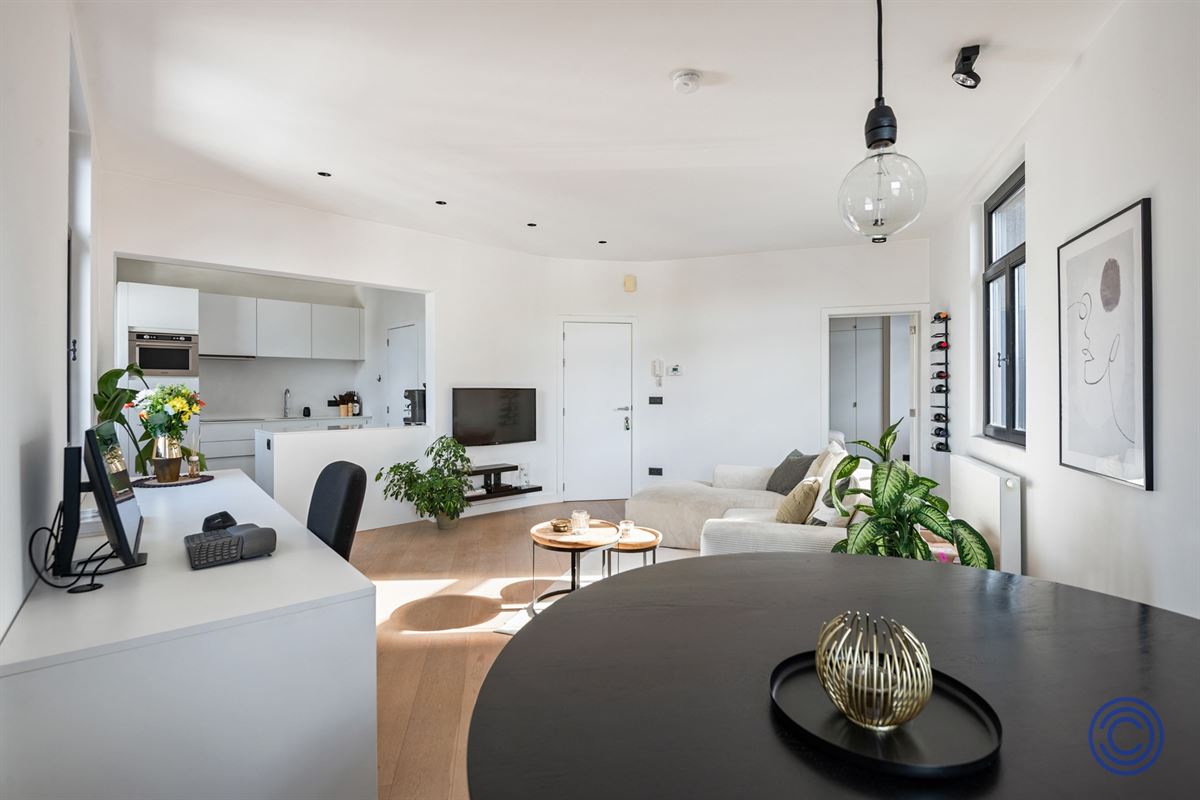 Bright, move-in-ready city apartment with a UNIQUE VIEW of the city!