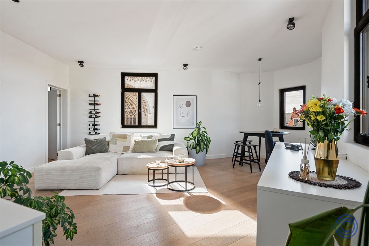 Lichtrijk, instapklaar hoekappartement met UNIEK ZICHT op de stad!
