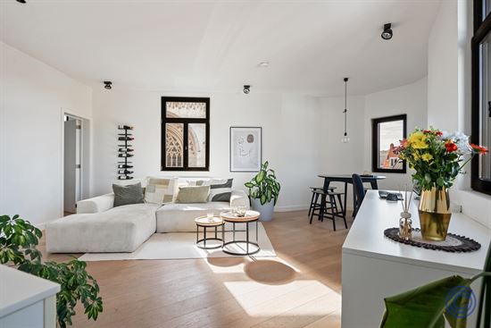 Bright, move-in-ready city apartment with a UNIQUE VIEW of the city!