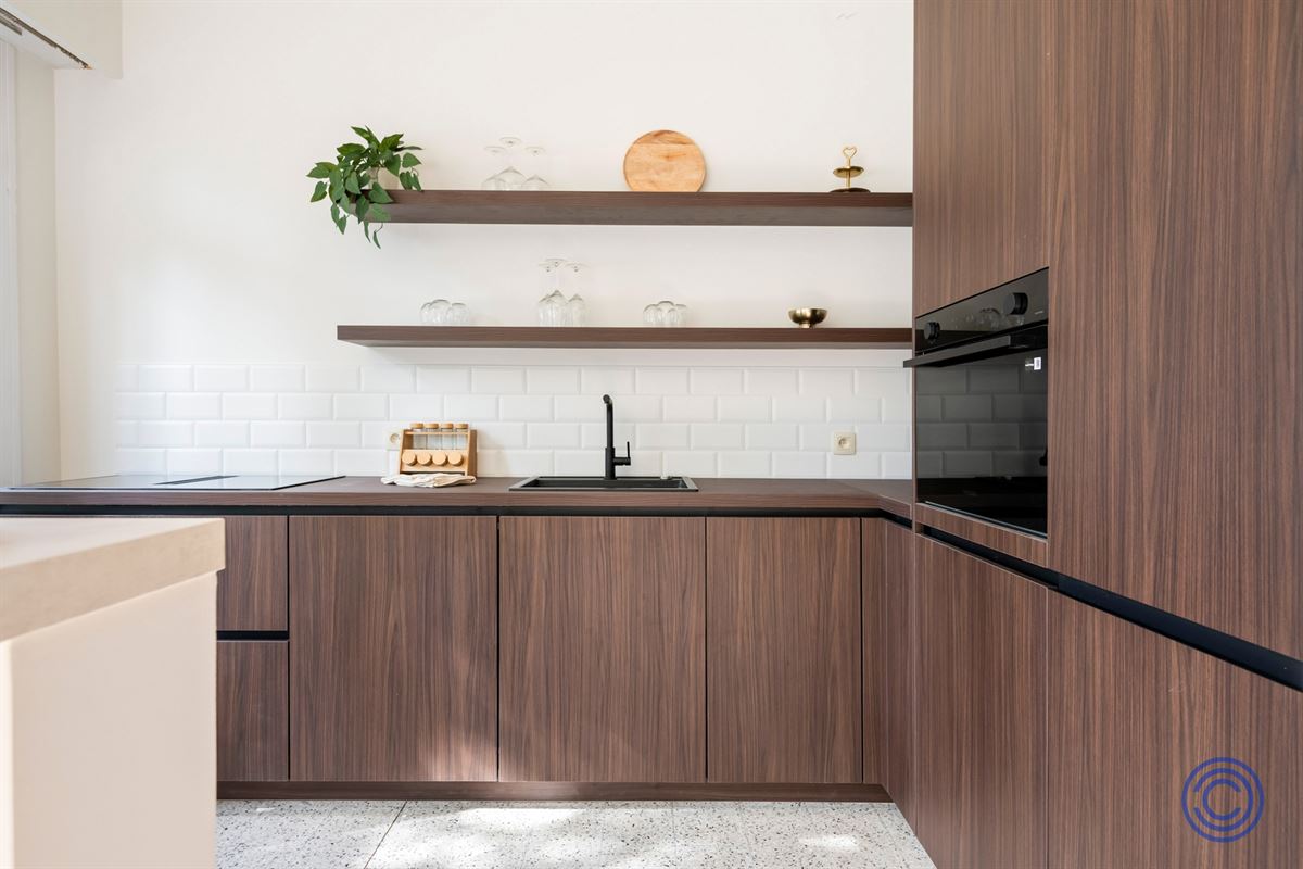 Appartement de 2 chambres entièrement rénové avec un joli jardin !