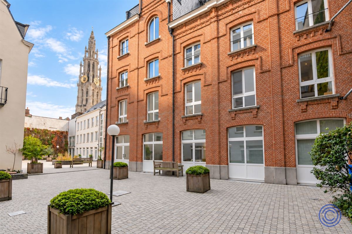 Karaktervol appartement van 195 m² met terras aan de voet van de kathedraal