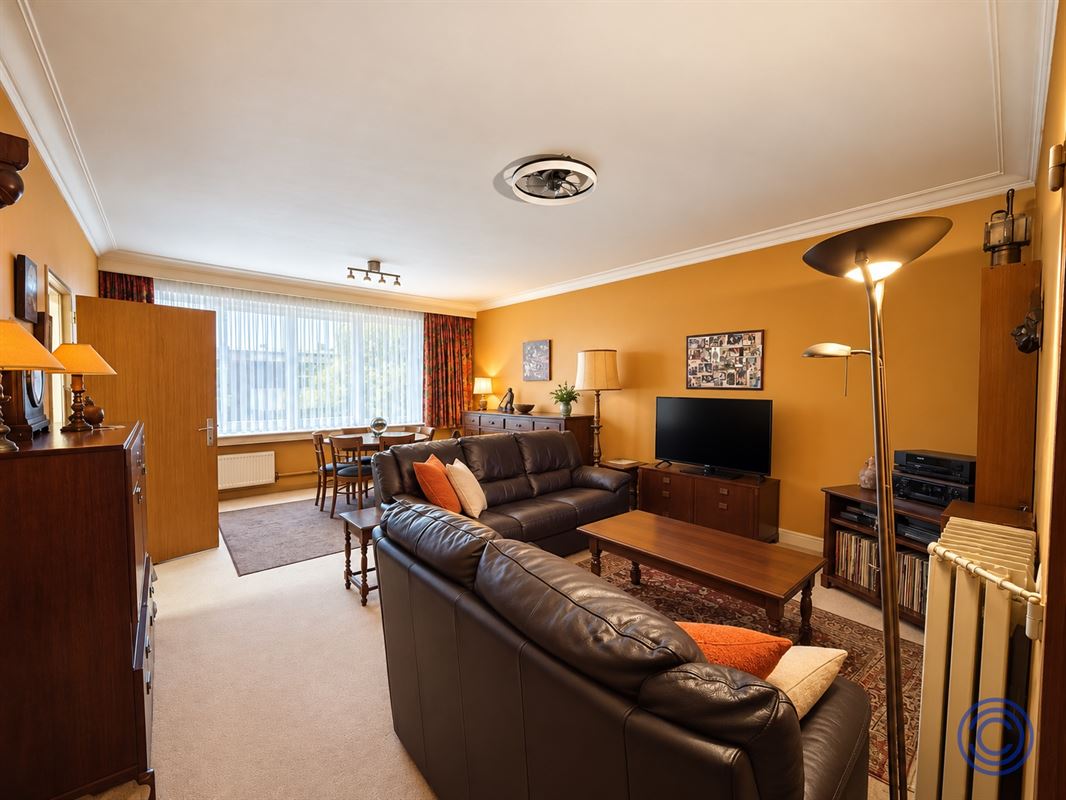 Op te frissen 2-slpk appartement met terras in rustige woonwijk!