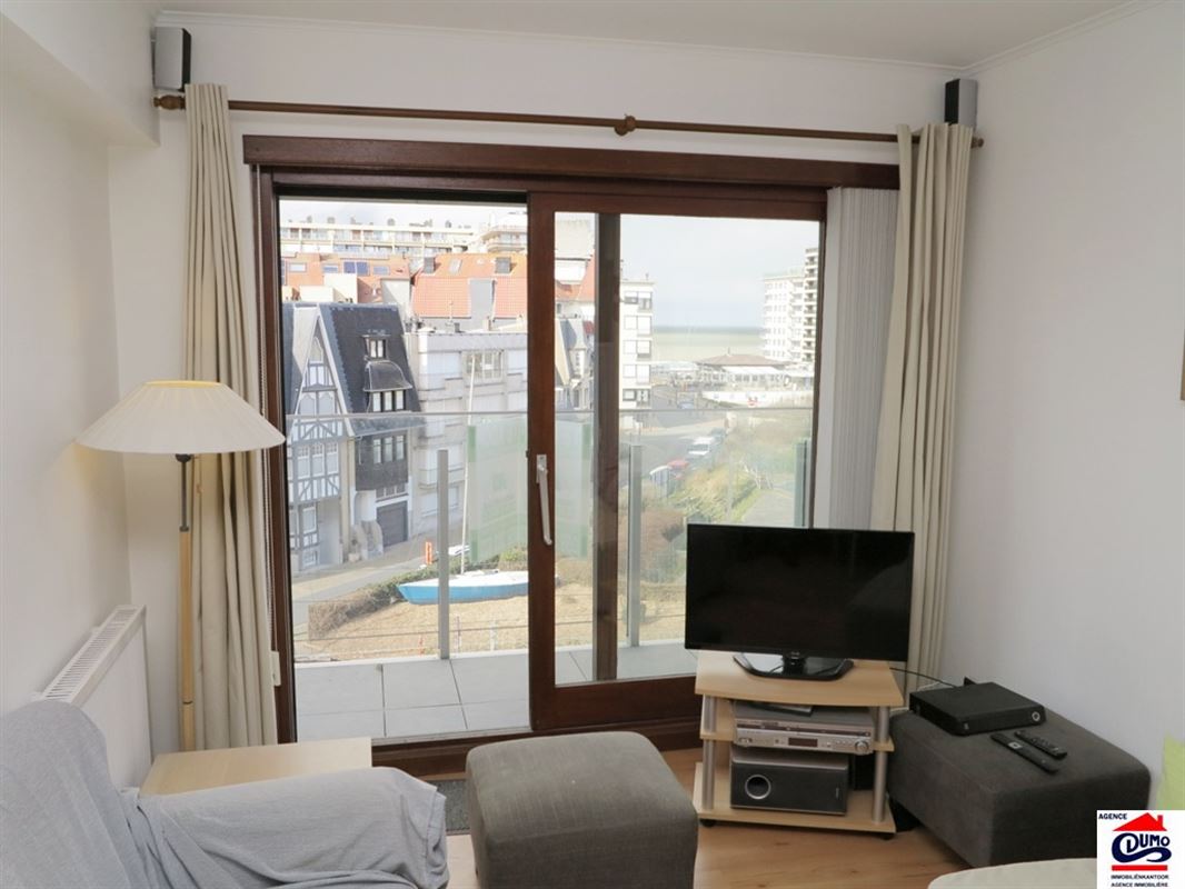 Gemeubelde studio met slaaphoek