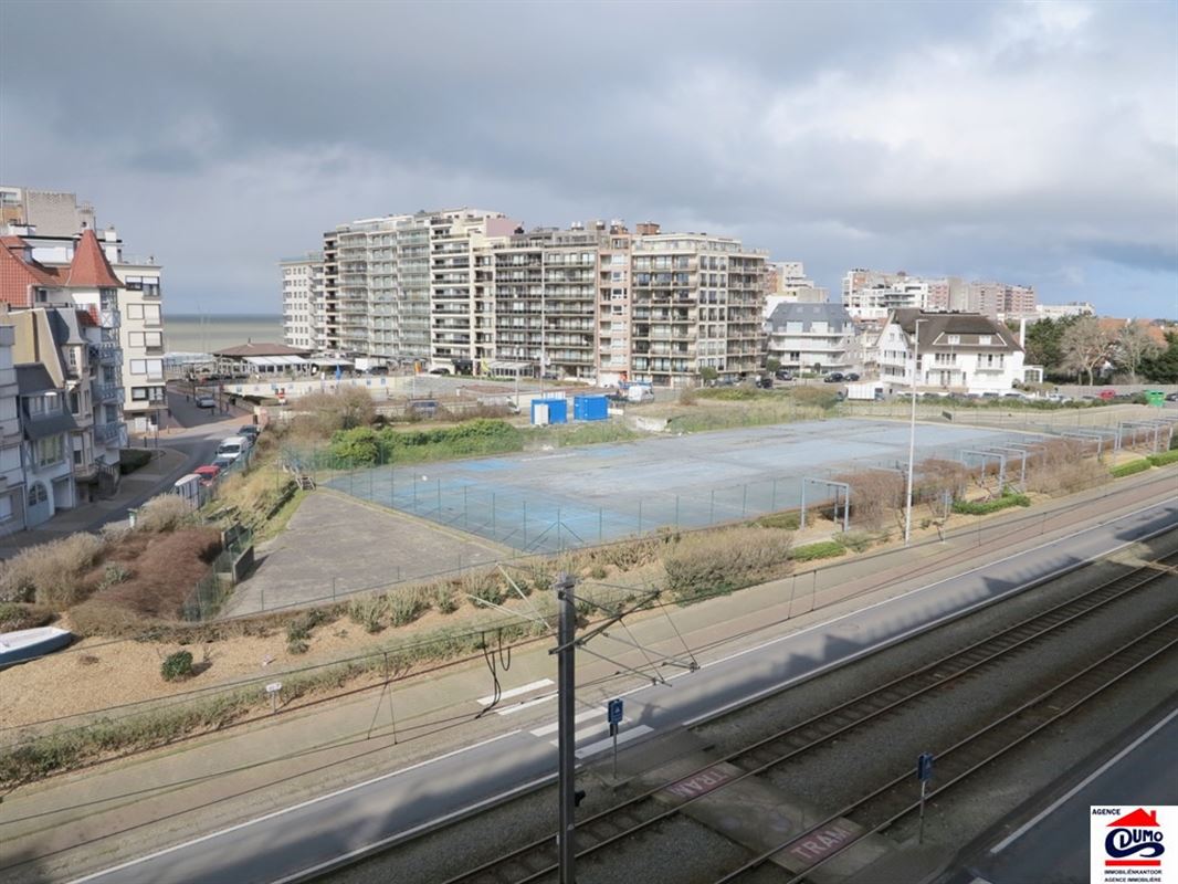 Gemeubelde studio met slaaphoek