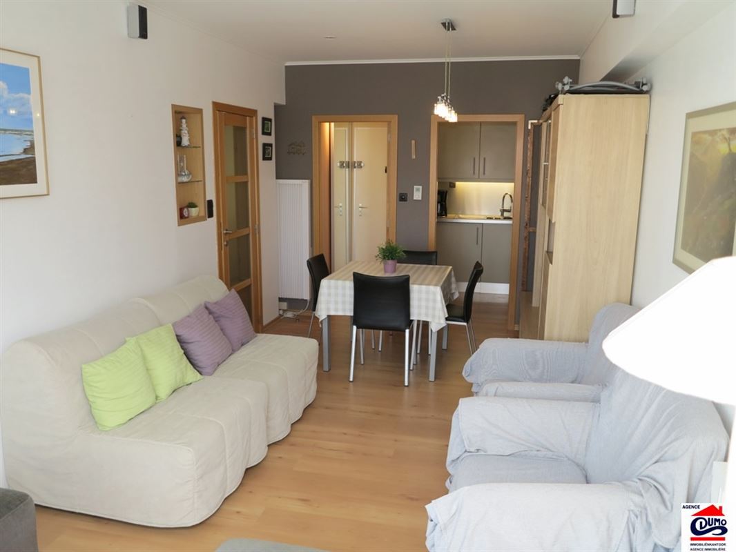 Gemeubelde studio met slaaphoek