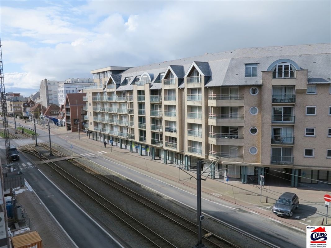 Gemeubelde studio met slaaphoek