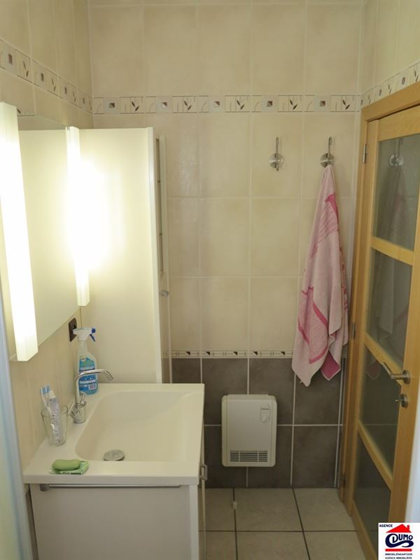 Gemeubelde studio met slaaphoek