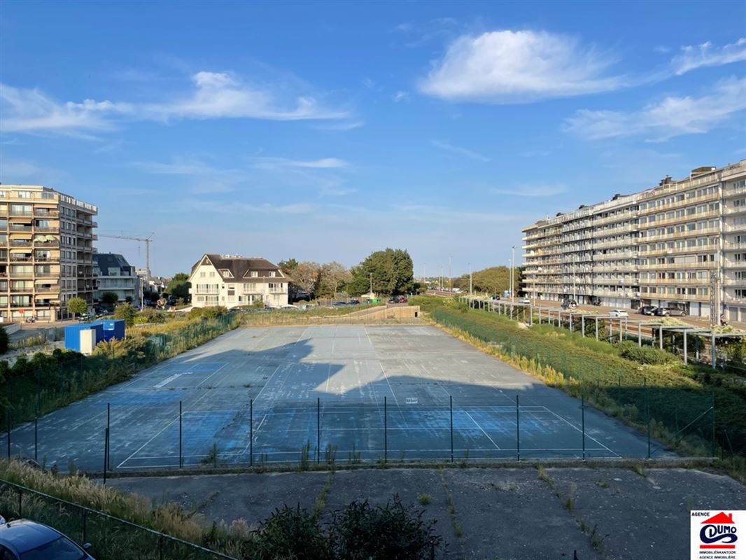 Studio meublé avec vue sur les anciens terrains de padel
