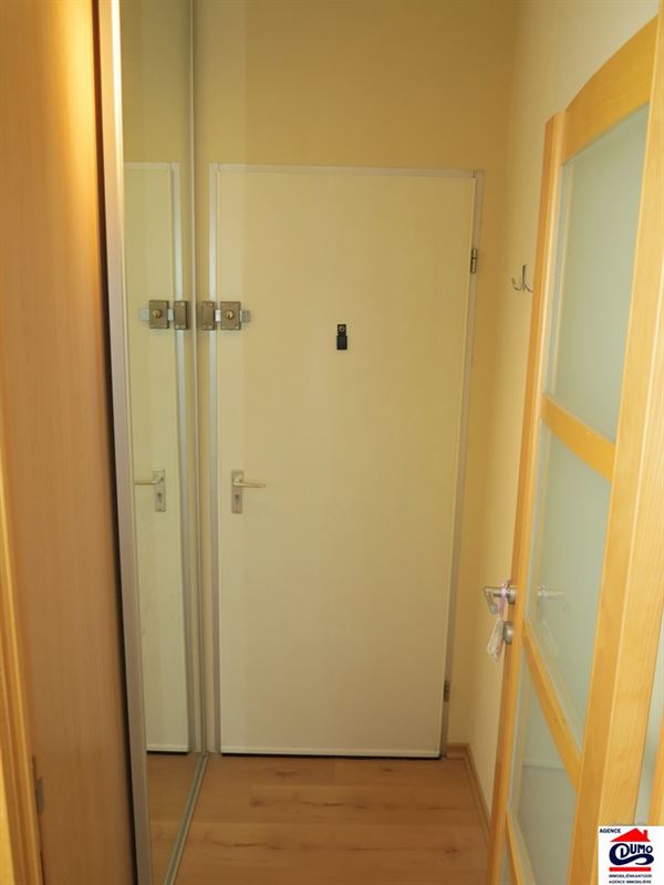 Gemeubelde studio met slaaphoek