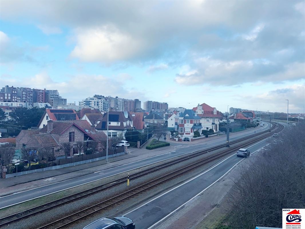 Gemeubelde studio met kelderberging
