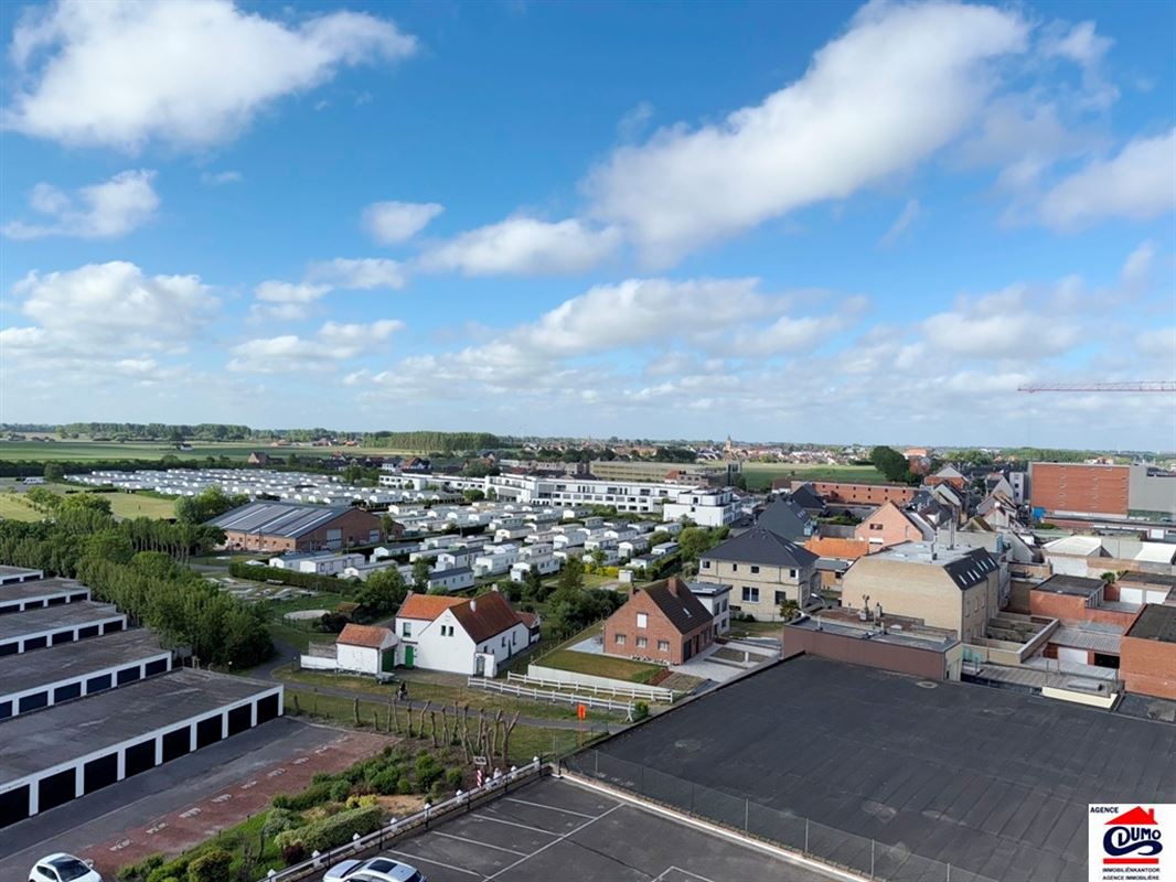 Goed ingerichte studio met zicht op het hinterland