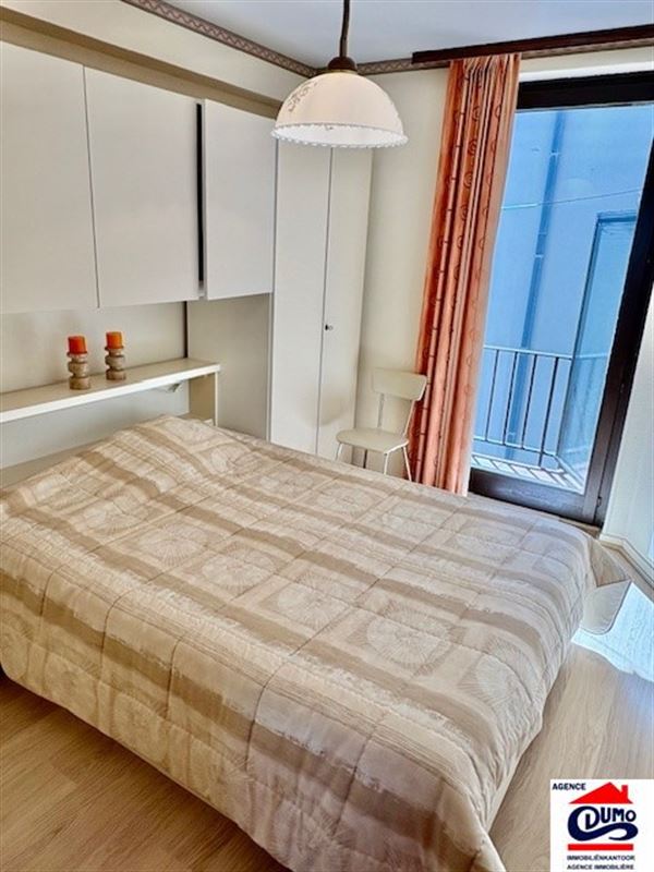 Piekfijn ingericht appartement met 1 slaapkamer met zeezicht en private garage op wandelafstand