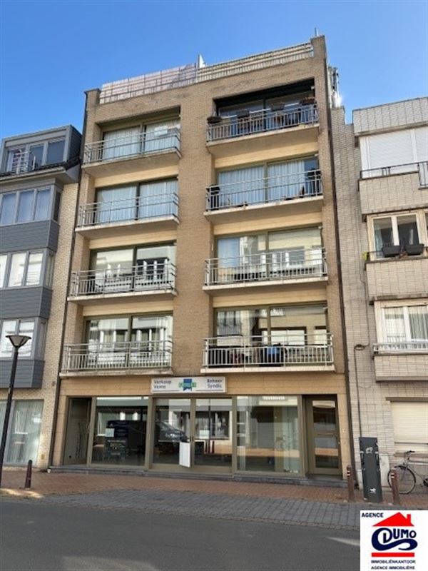 ongemeubeld appartement met 1 slaapkamer en koer