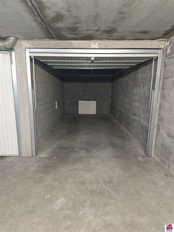 Garage privé fermé à proximité du centre de Westende.