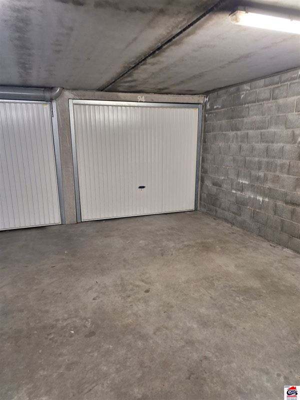 Garage privé fermé à proximité du centre de Westende.