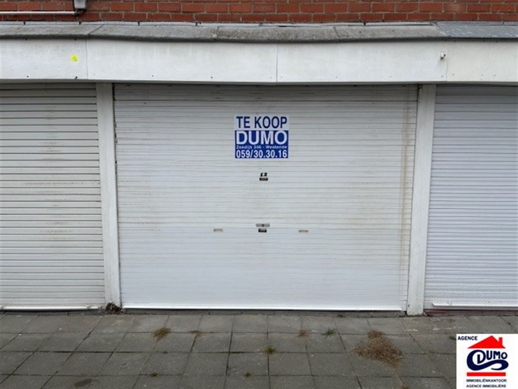 Garage de plain-pied avec portail électrique