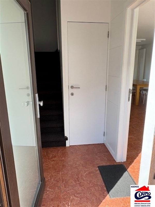 Maison non meublée avec 2 chambres à coucher et place de parking