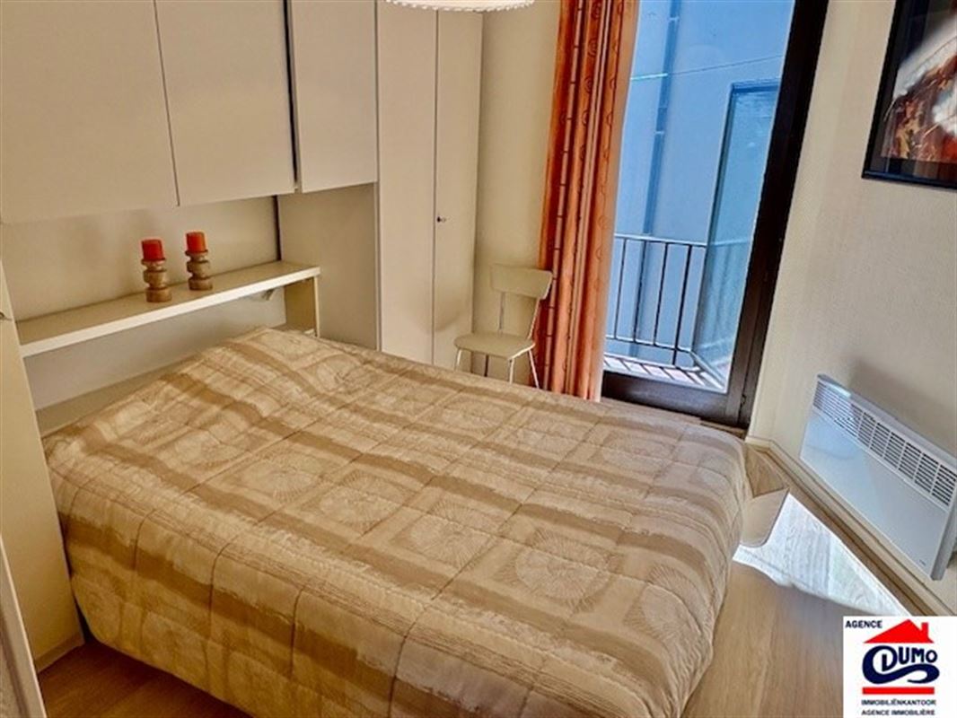 Piekfijn ingericht appartement met 1 slaapkamer met zeezicht en private garage op wandelafstand