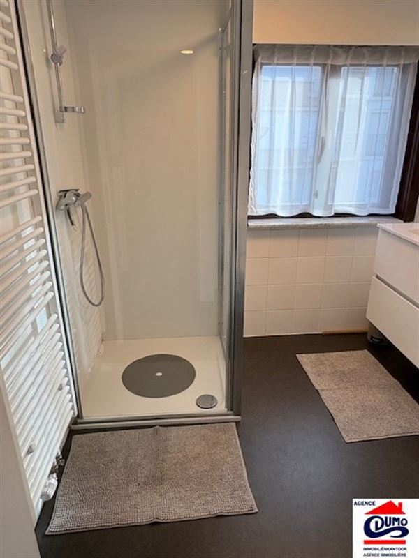 Maison non meublée avec 2 chambres à coucher et place de parking