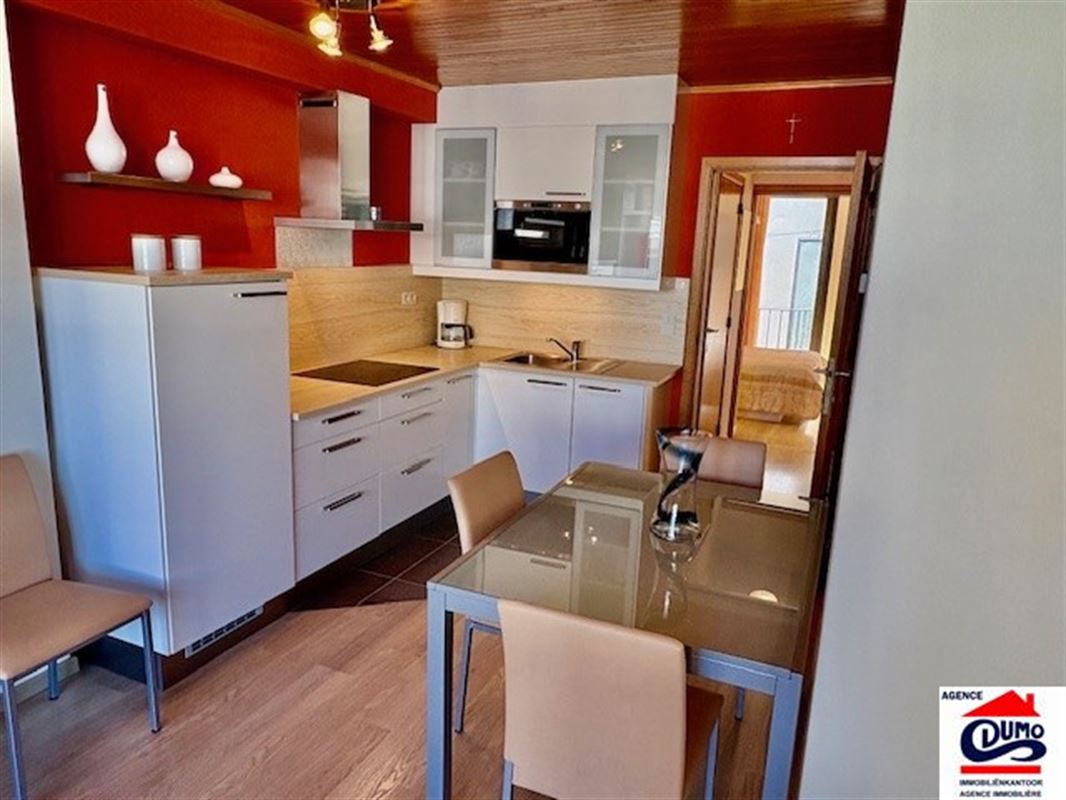 Piekfijn ingericht appartement met 1 slaapkamer met zeezicht en private garage op wandelafstand