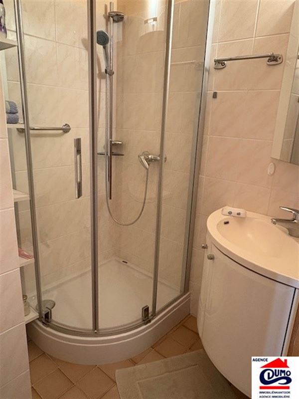 Piekfijn ingericht appartement met 1 slaapkamer met zeezicht en private garage op wandelafstand