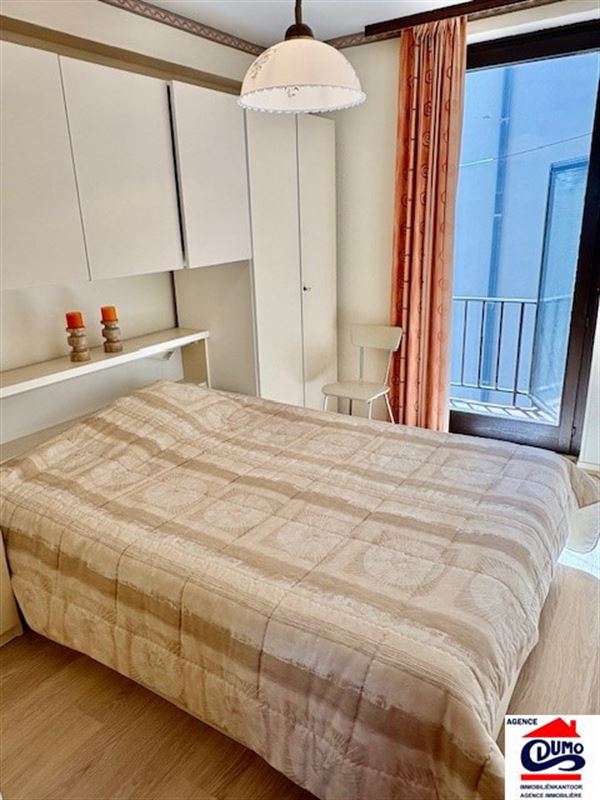 Piekfijn ingericht appartement met 1 slaapkamer met zeezicht en private garage op wandelafstand