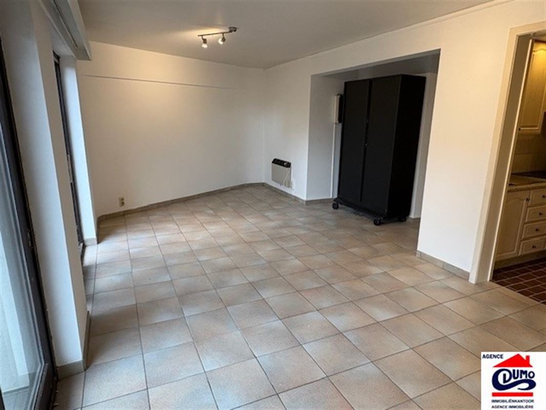 Gelijkvloerse, ongemeubelde studio