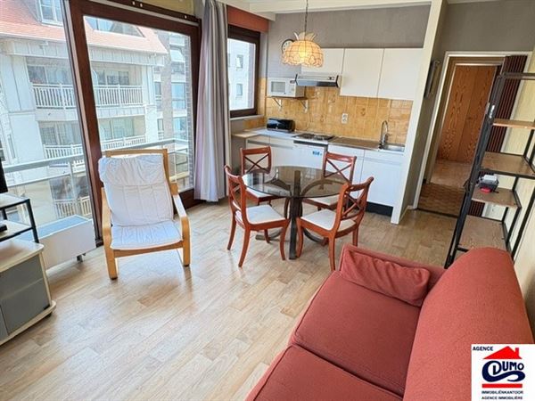 Gemeubeld hoekappartement met 1 slaapkamer
