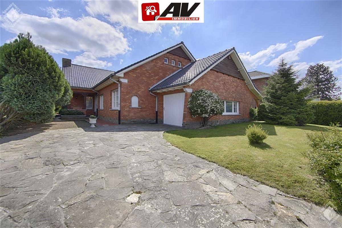 Grande villa de standing avec jardin et garage