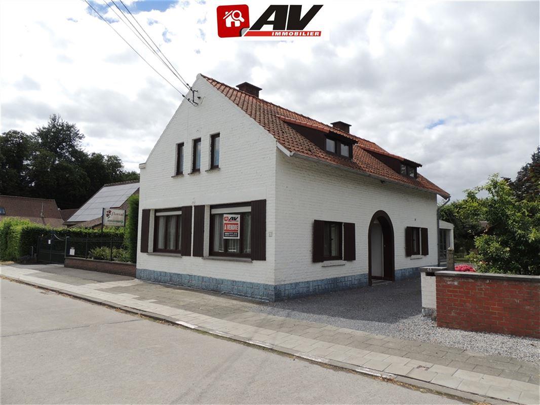 Villa dans le village de Kain avec 3 chambres, jardin et garage