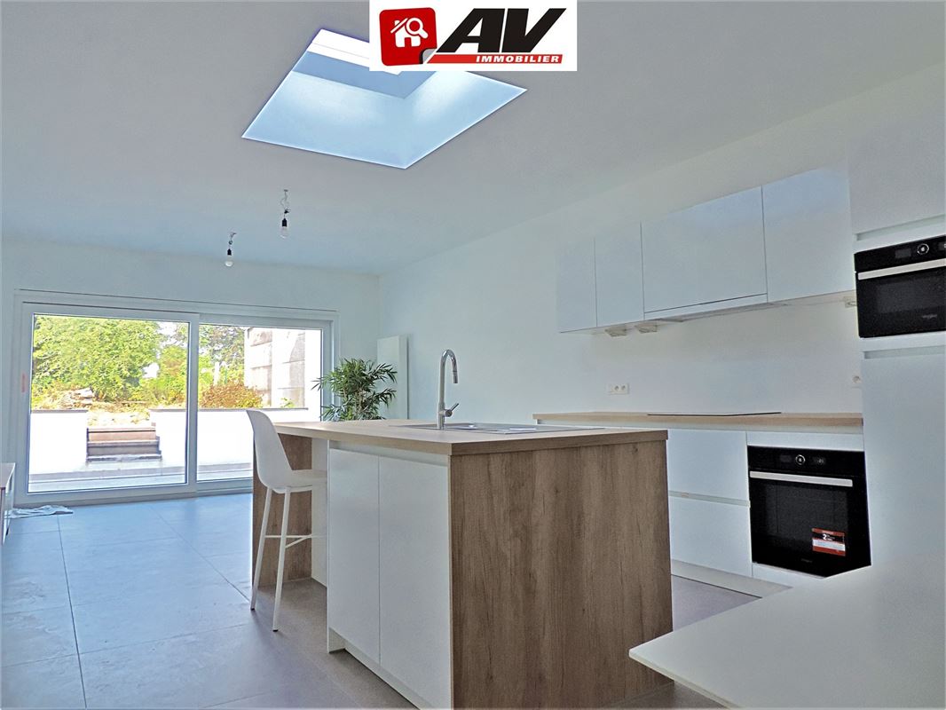 Lumineuse maison remise à neuf avec jardin, terrasse, 3 chambres et deux salles de bain