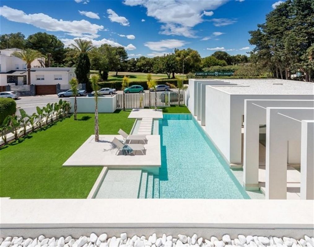 Image 6 : Villa à  LA ZENIA (Espagne) - Prix 1.590.000 €
