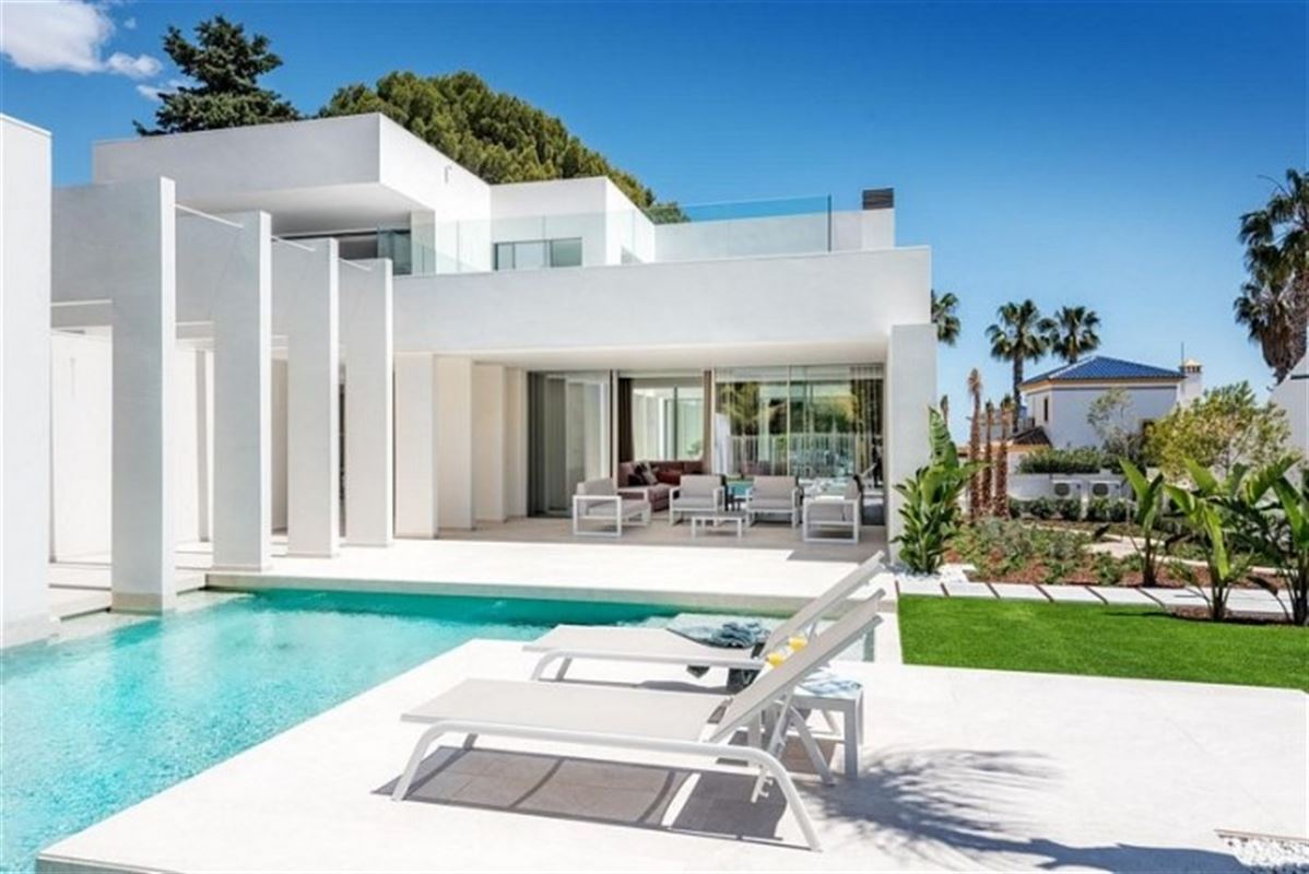 Image 4 : Villa à  LA ZENIA (Espagne) - Prix 1.590.000 €