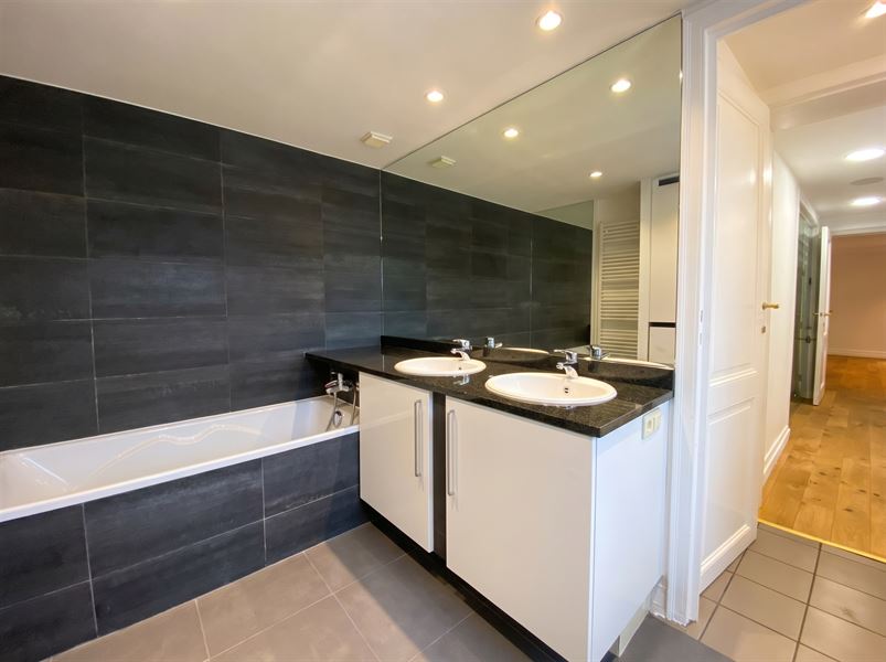 Renovated apartement in a beautiful building full of character